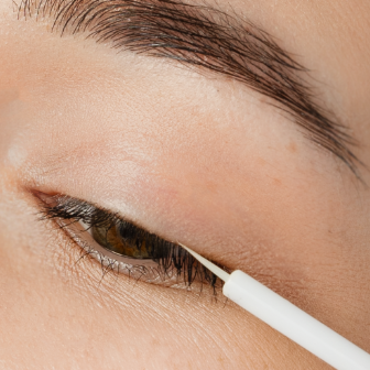 Czy rzęsy odrastają i jak długo rosną – cykl wzrostu rzęs