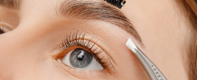 Jak wyregulować brwi? Prawidłowo i ładnie do kształtu twarzy