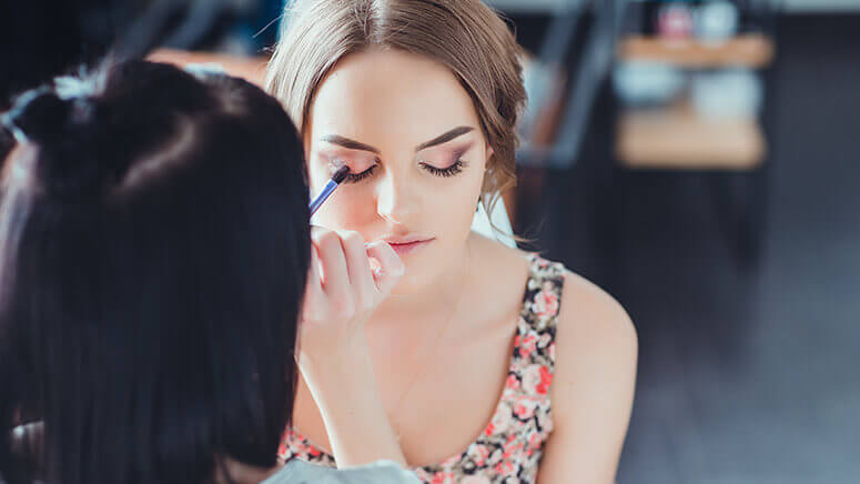 Jak prawidłowo malować rzęsy